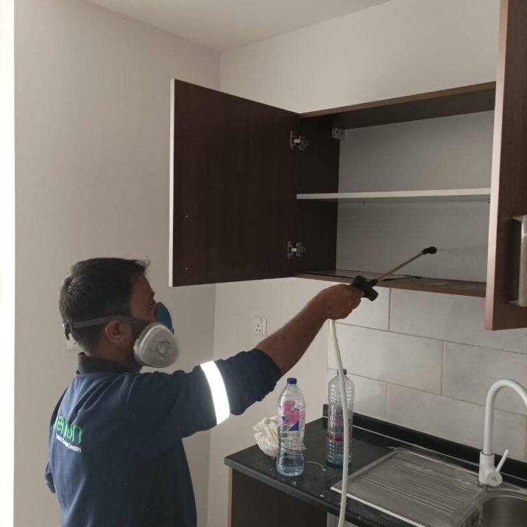best cleaning company in Dubai cleaning shelfs