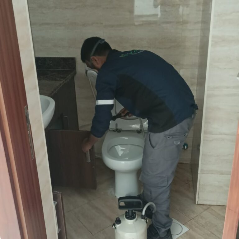 best cleaning company in Dubai cleaning bathrooms